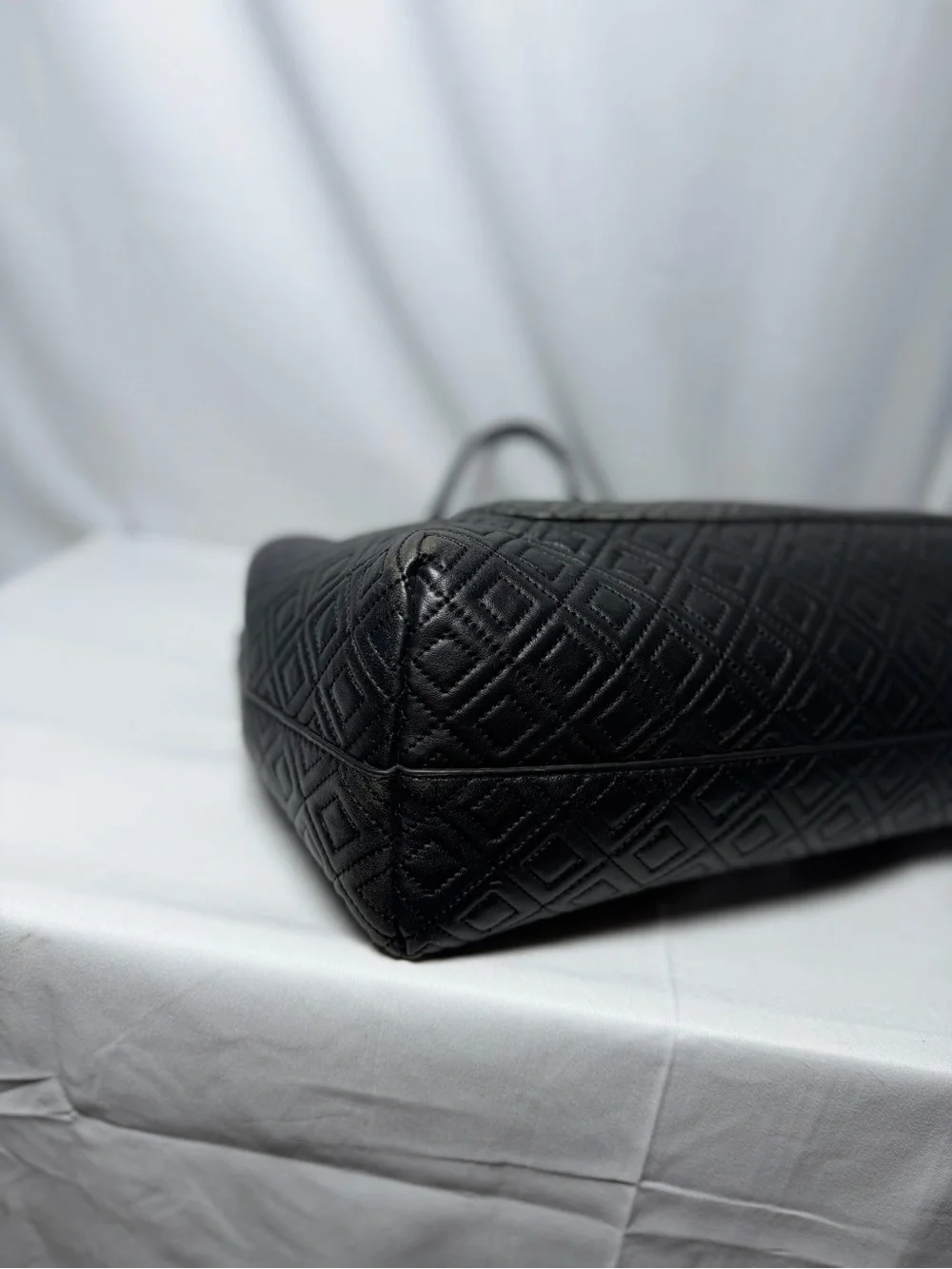 Tory Burch Fleming Quilted Leather Tote – Black/Gold